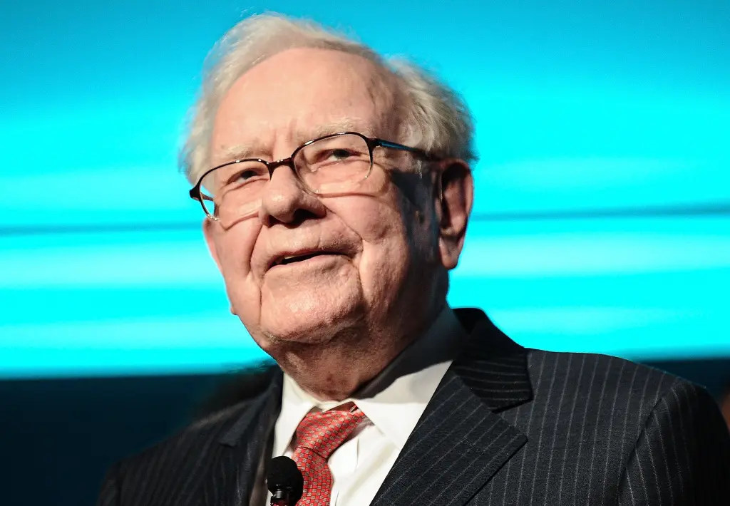Warren Buffett Steps Down as Chairman, and Splits Berkshire's Future in Two